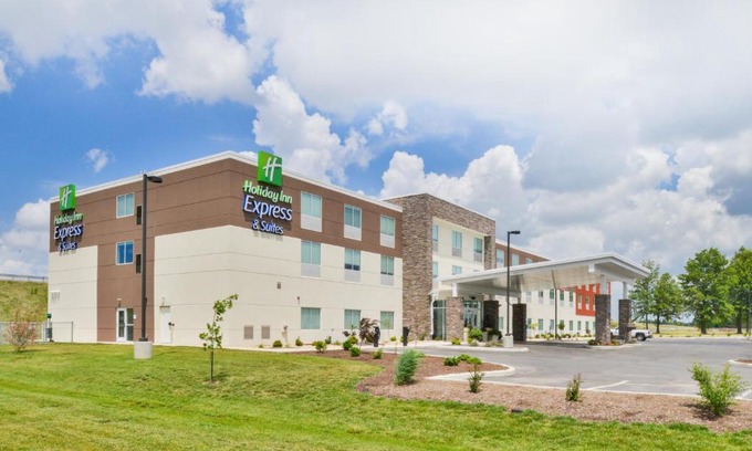 Salem Hotel | Holiday Inn Express & Suites Salem by IHG