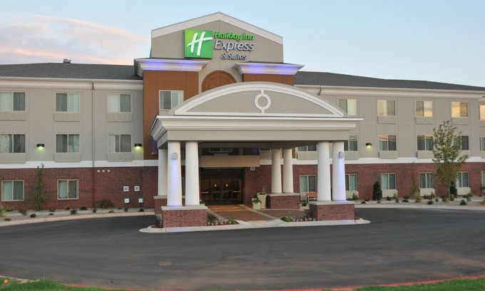 Clinton Hotel | Holiday Inn Express & Suites Clinton by IHG