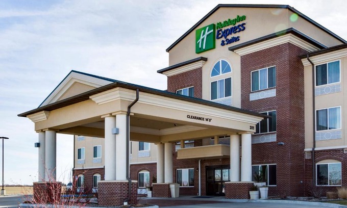 Nevada Hotel | Holiday Inn Express & Suites Nevada by IHG
