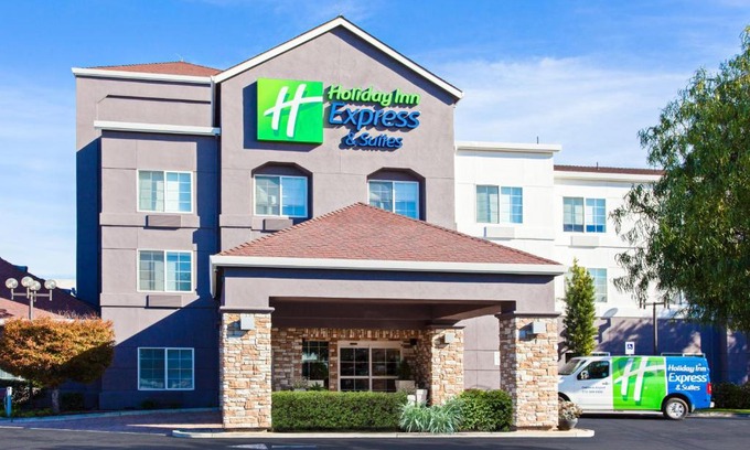 Oakland Hotel | Holiday Inn Express & Suites Oakland - Airport by IHG