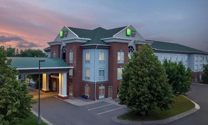 Superior Hotel | Holiday Inn Express & Suites Superior by IHG