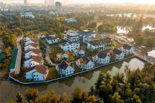 Taizhou Hotel | Holiday Inn Express Yuhuan Wetland Park by IHG