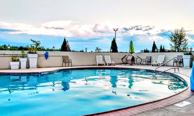 Yampertown Hotel | Holiday Inn Guin by IHG