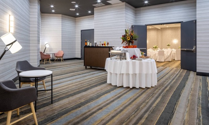 Holtsville Hotel | Holiday Inn Long Island-Islip Arpt East by IHG