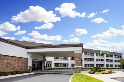 Holtsville Hotel | Holiday Inn - Long Island - ISLIP Arpt East by IHG