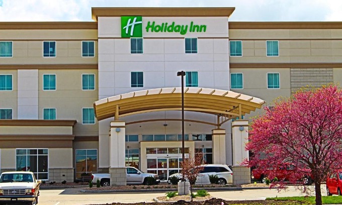 Salina Hotel | Holiday Inn Salina by IHG