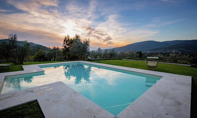 Pieve di Chio House | Holiday Home in Castiglion Fiorentino w/Pool