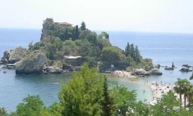 Fiumefreddo di Sicilia Apartment | Holiday apartment Fiumefreddo di Sicilia for 2 - 4 persons with 2 bedrooms - Holiday apartment