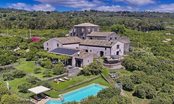 Fiumefreddo di Sicilia House | Holiday house Fiumefreddo di Sicilia for 1 - 18 persons with 10 bedrooms - Holiday home