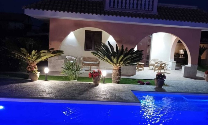 Santa Maria del Focallo Villa | Holiday house with swimming pool just a few meters from the sea
