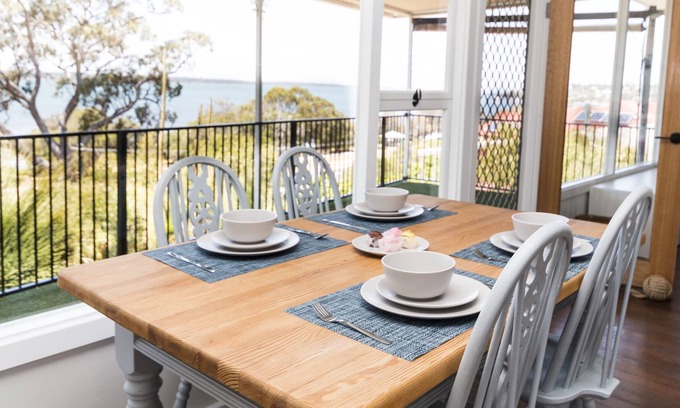 Dawesville Cottage | Holiday on the water