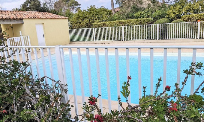 Le Brusc Apartment | Holiday rentals in Six-fours with swimming pool and private parking and 800m from the beach