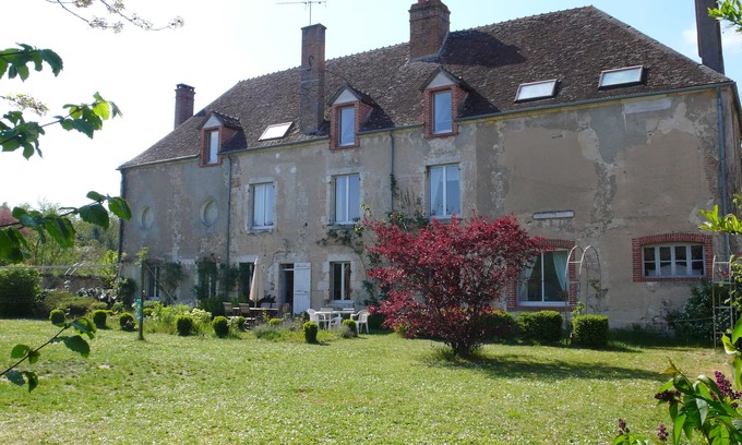 La Bussiere House | Holiday rental house with garden near the Loire river.