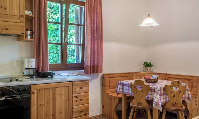 Collalbo Apartment | Holiday Studio 'Sallrain Hof Monolokal 4' with Shared Garden