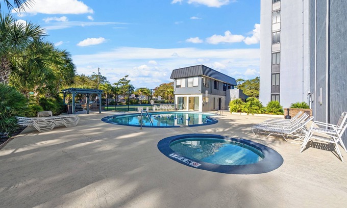Myrtle Beach Condo | Holiday Towers by Elliott Beach Rentals