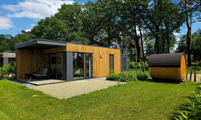Kotten House | Holiday Villa Amalia 2 Deluxe is a 2-person holiday villa and features a private sauna. The home has one bedroom and is situated on a generous and beautifully located plot surrounded by nature.
