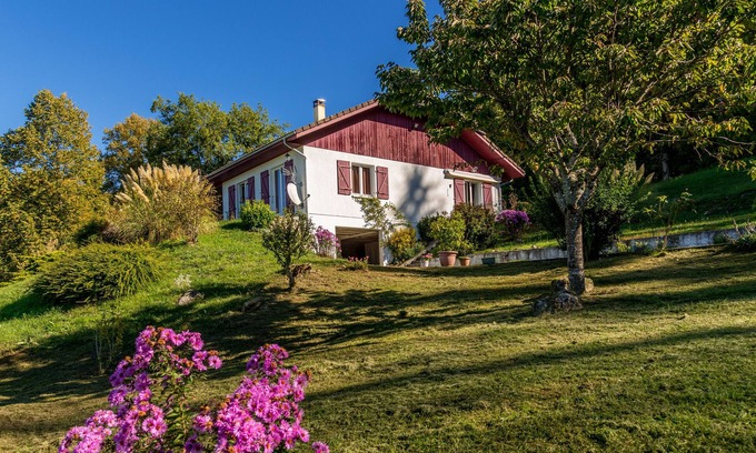 Verthemex Villa | Holiday Villa "Maison dans un parc de verdure" with Mountain View, Wi-Fi & Terrace