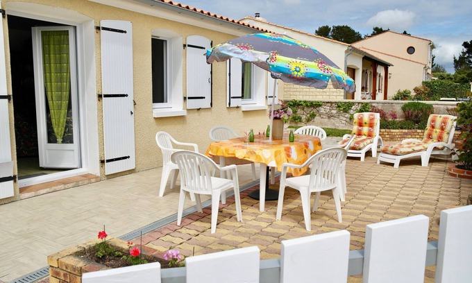 Brem Sur Mer Ski Chalet | Holidays for 4 in Brem-sur-Mer