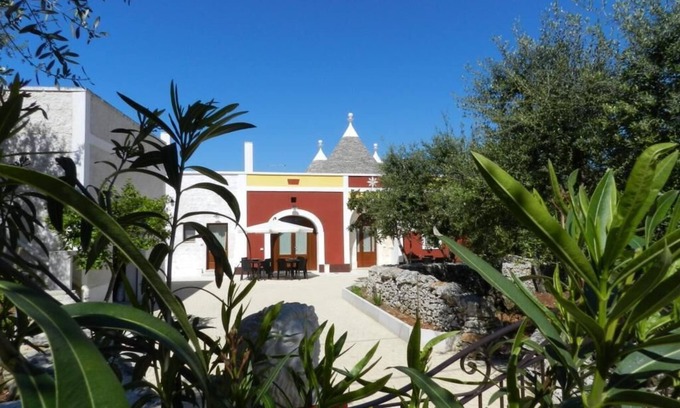 Locorotondo House | Holidays in Trulli: CASEDDE homes trulli and times