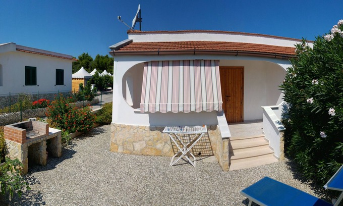 Chiesiola Villa | Holidays in Villino n ° 5 Giovanna DISANTI, immersed in the green of the Villa in GARGANO