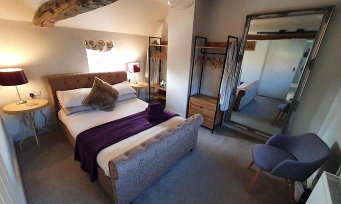 Brough House | Holly Cottage, Hidden gem in the Yorkshire wolds