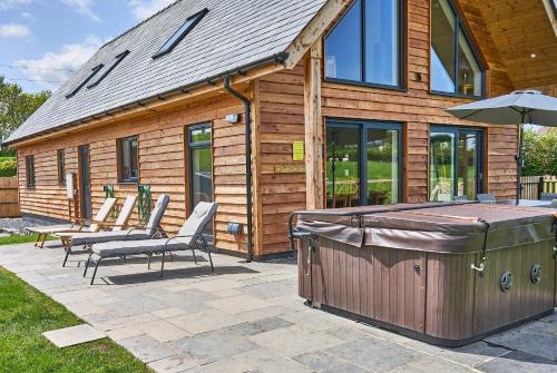 Kingswood House | Holly Lodge