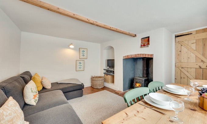 Cley next the Sea House | Hollyhock Cottage - Two Bedroom House, Sleeps 4