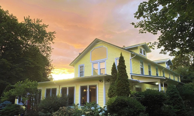 Catskill Cabin | HollyKissHudsonValley Fully Renovated Lodge- Private Guest Suite