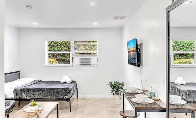 Little Ranches House | Hollywood Beach Boutique Vacation Studio LB4