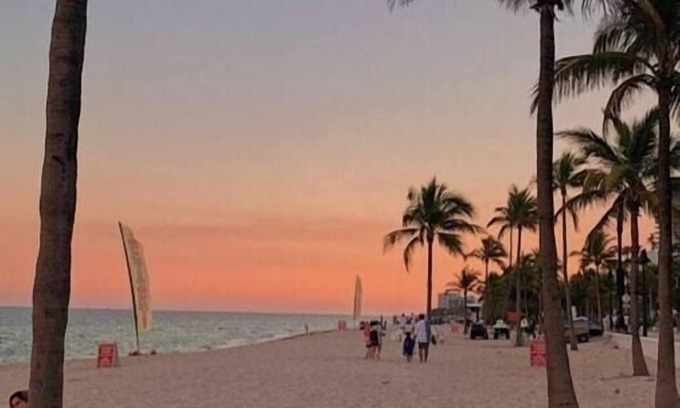 North Beach Apartment | Hollywood Beach |Steps to the Ocean| Vacation Spot