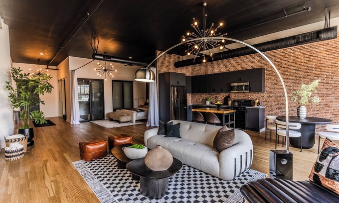 Hollywood Condo | Hollywood Glam Condo on Vine