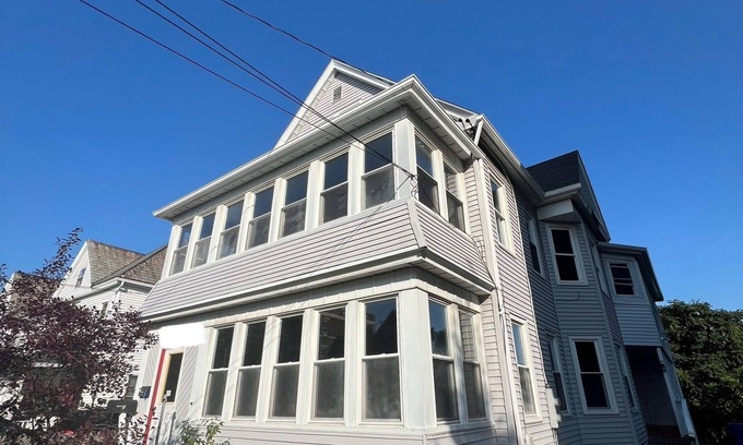 Holyoke House | Holyoke House Oasis - Near Colleges, Cities & More