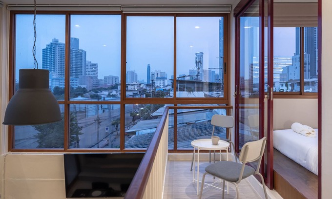 Khlong Ton Sai Apartment | Home away from home for family and friends 10 mins to ICON SIAM Department store