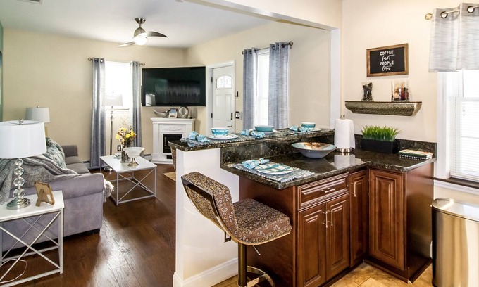 Vauxhall Apartment | HOME AWAY FROM HOME, 2Bedroom 2Bath w/Free Parking