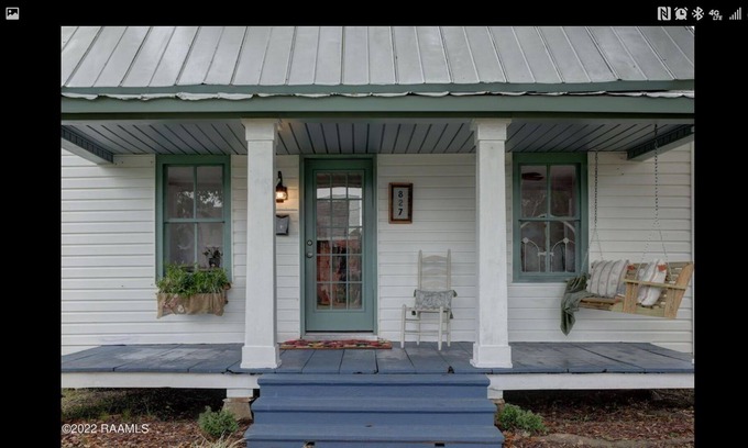 Crowley Cottage | Home Away from home, 2miles from interstate 10