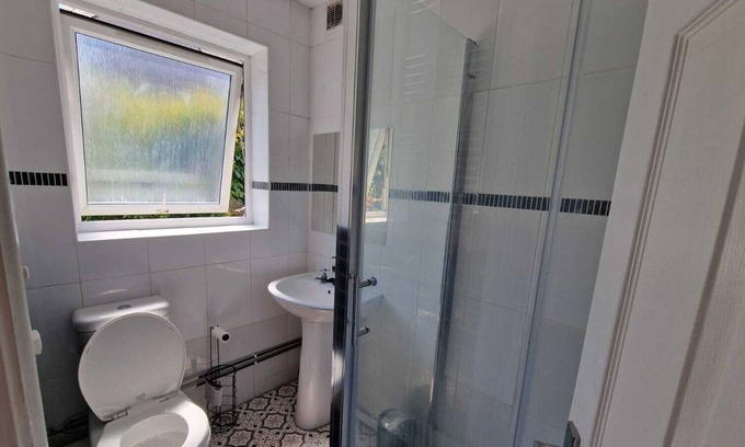 Plasnewydd House | Home Away From Home Close to Cardiff City Centre
