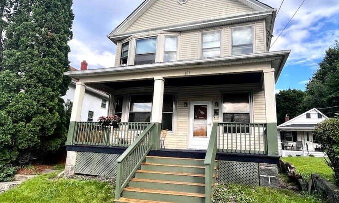 Scranton House | Home away from home in Electric City
