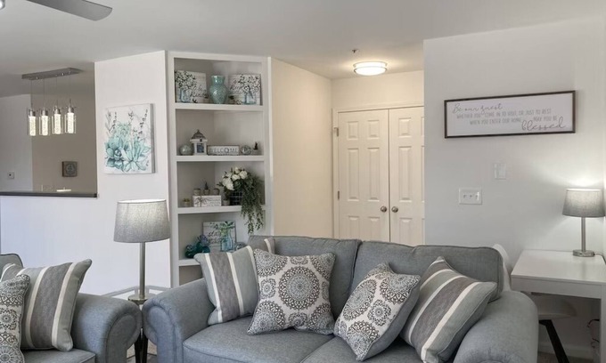 High Point Condo | HOME AWAY FROM HOME-n2 Miles From HPU & Fnt Market!