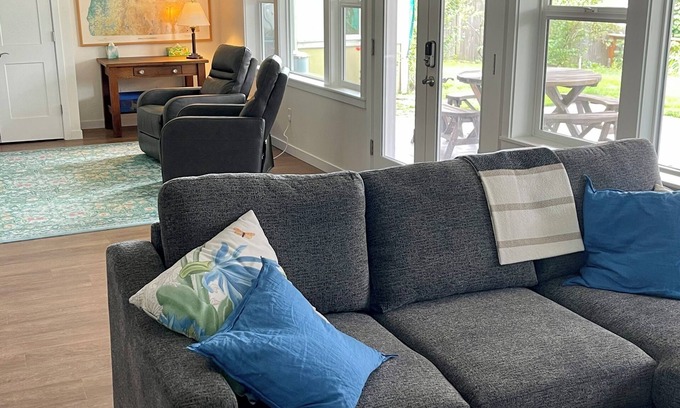 Amazon Apartment | Home base for Autzen, Matt Knight, Hayward events + UO Commencement