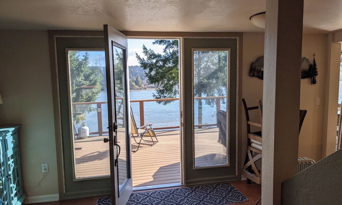 Burley House | Home by the Sea Waterfront 2-bedroom, 1-Office in beautiful Gig Harbor