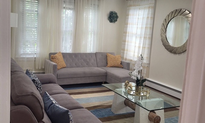 Mount Pleasant Apartment | Home feel 3bdroom 2nd Floor apartment