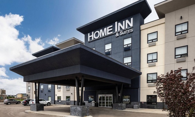 Regina Hotel | Home Inn and Suites Regina Airport