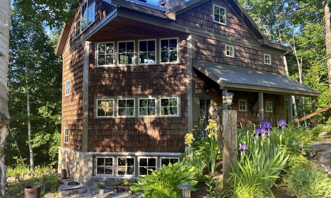 Jackson House | Home on Black Mountain, Amazing Foliage Views, FUN, Private yet Convenient