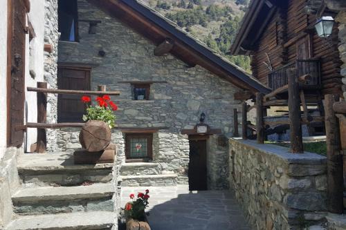 Antey-Saint-Andre Ski Chalet | Home Sweet Home