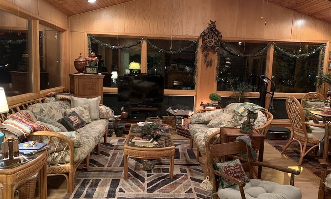 Poplar Bluff House | Home Sweet Home, Spacious Sunroom & Fun Deck!
