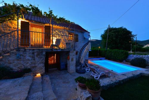 Seget Villa | Home Sweet Home traditional Dalmatian house with pool