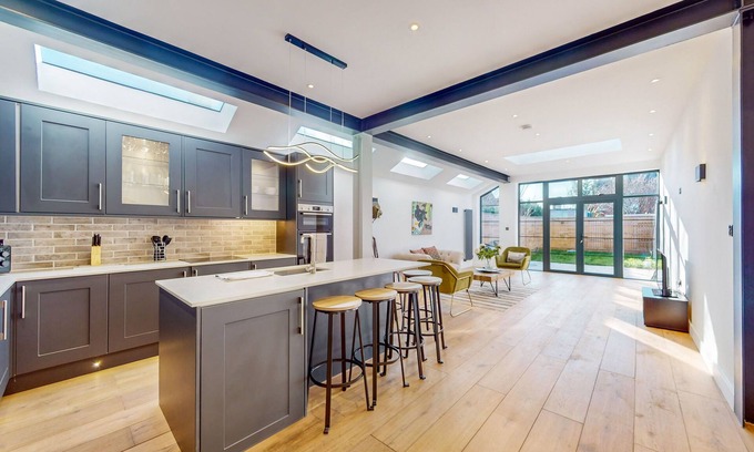 Harlesden House | Home with Free Parking & Garden - 8min to tube