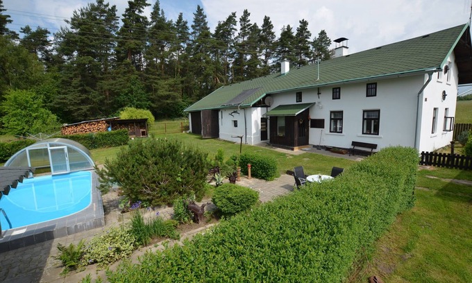 Hlavice House | Home with Garden & BBQ