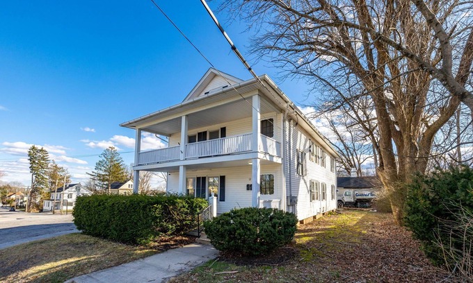 Prospect Hill Historic District House | Home with King Bed Near UCONN & ECSU & Hospital