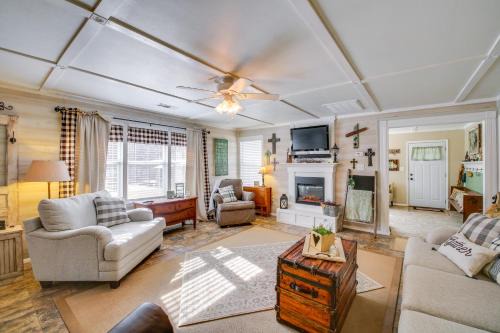 Mid America House | Home with Ouachita River and Lake Hamilton Access